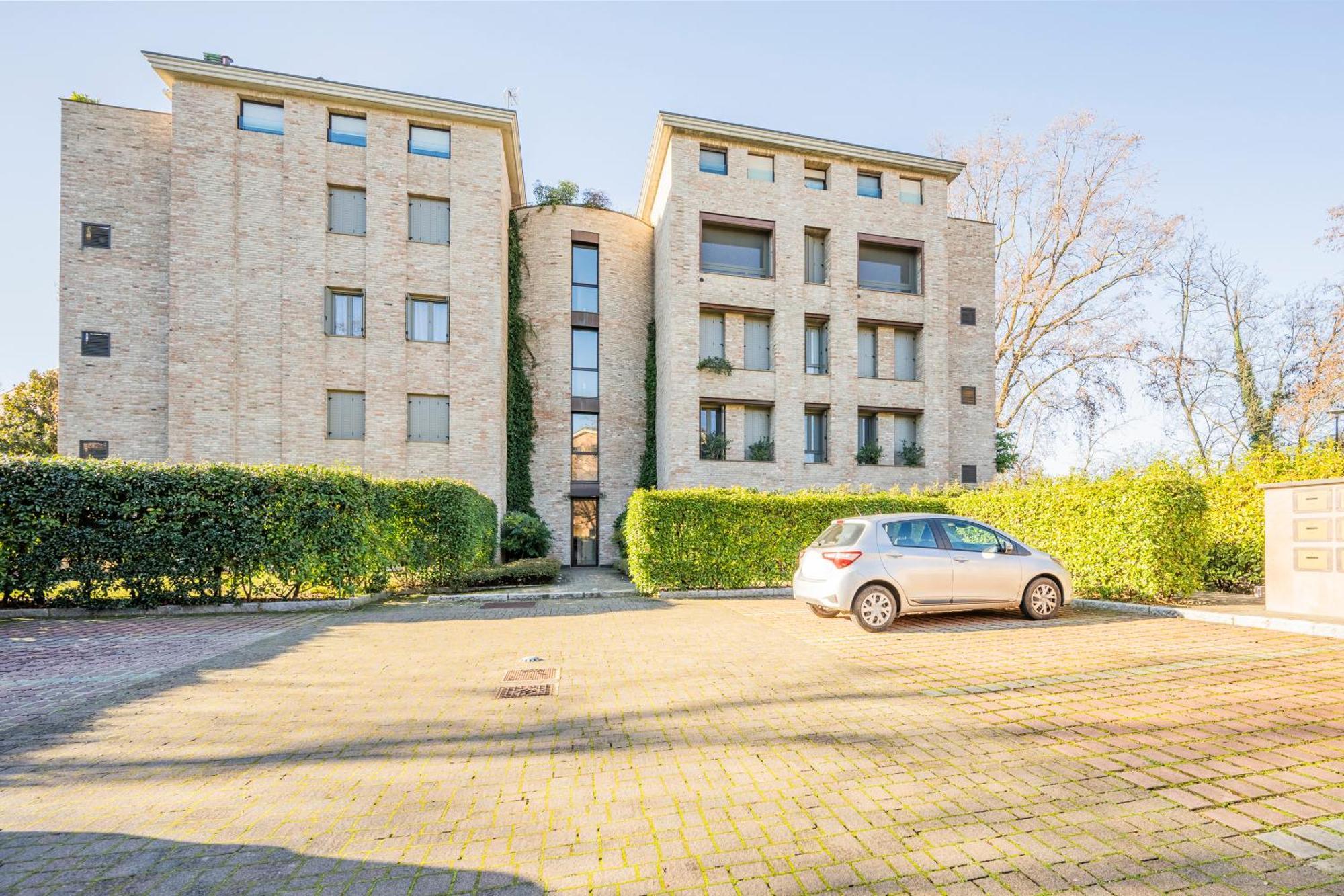 Balbi8 Lägenhet Parma Exteriör bild